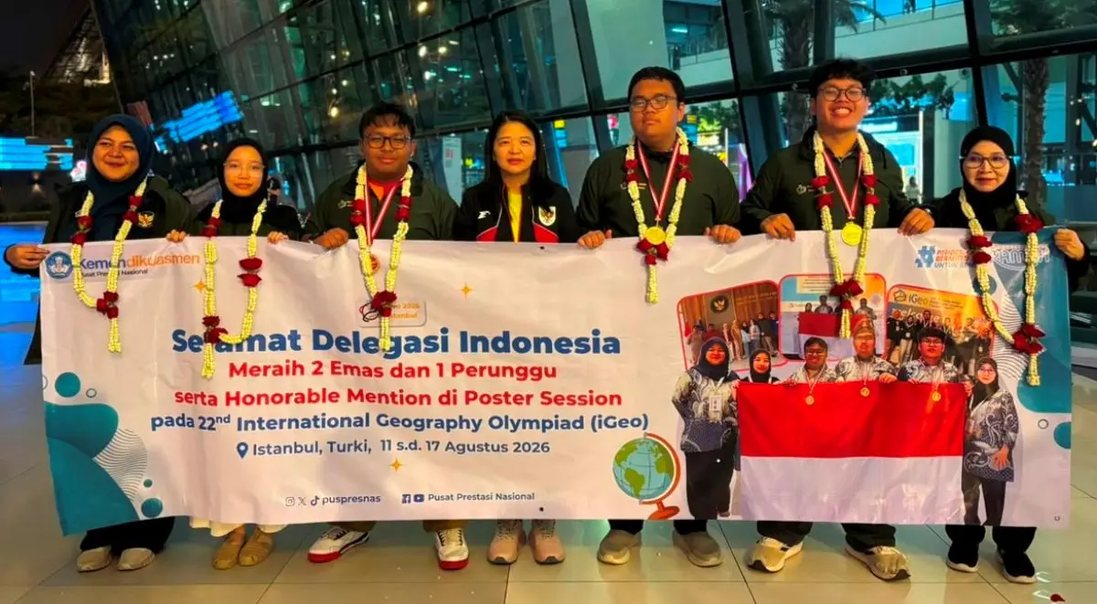 Tim Pelajar Indonesia sukses mencatatkan prestasi gemilang dengan memboyong dua medali emas, satu medali perunggu, serta honorable mention poster presentation pada ajang International Geography Olympiad (iGeo) 2026 di Istanbul, Turki. (foto : KEmendikdasmen.go.id)
