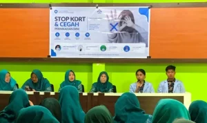 Mahasiswa Kuliah Kerja Nyata (KKN) Kelompok 53 Universitas Islam Negeri (UIN) Raden Fatah Palembang melaksanakan kegiatan penyuluhan strategis di tengah masyarakat. (MUSINEWS.ID/HAIRUDIN)