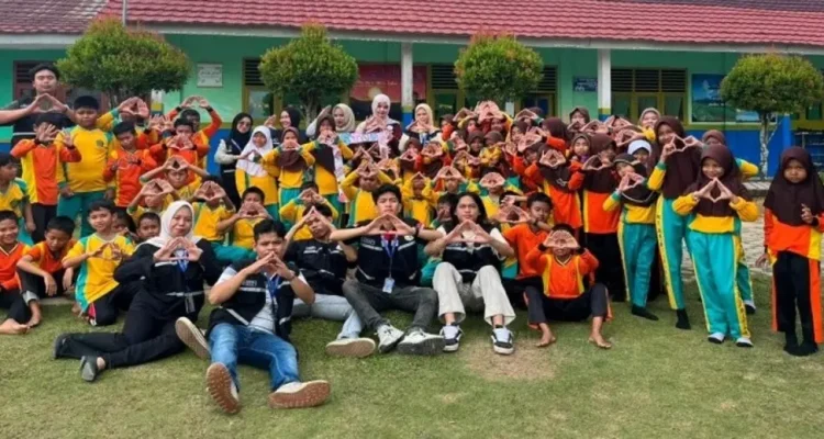 Mahasiswa Kuliah Kerja Nyata (KKN) Kelompok 53 dari Universitas Islam Negeri (UIN) Raden Fatah Palembang, melaksanakan kegiatan penyuluhan pencegahan perundungan atau bullying. (foto : dokumentasi Mahasiswa KKN Kelompok 53 dari UIN Raden Fatah Palembang)