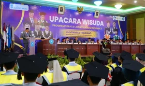 Wakil Gubernur (Wagub) Sumatra Selatan (Sumsel), Cik Ujang, menghadiri Sidang Senat Terbuka Wisuda Sarjana dan Ahli Madya Universitas Tridinanti Palembang. (MUSINEWS.ID/HAIRUDIN)