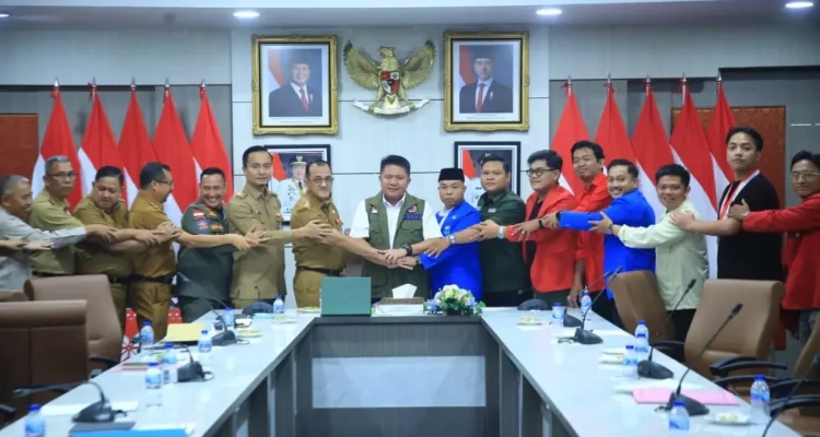 Herman Deru saat menerima audiensi perwakilan Mahasiswa Cipayung Plus Sumsel di Ruang Rapat Bina Praja, Kantor Gubernur Sumsel, pada hari Senin, tanggal 24 Agustus 2026. (MUSINEWS.ID/HAIRUDIN)