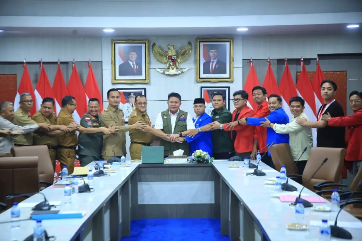 Herman Deru saat menerima audiensi perwakilan Mahasiswa Cipayung Plus Sumsel di Ruang Rapat Bina Praja, Kantor Gubernur Sumsel, pada hari Senin, tanggal 24 Agustus 2026. (MUSINEWS.ID/HAIRUDIN)