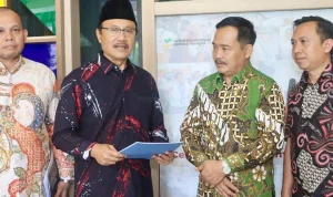 Wakil Bupati (Wabup) Kabupaten Musi Banyuasin (Muba), Abdur Rohman Husen, melakukan audiensi dengan Menteri Sosial (Mensos) Republik Indonesia (RI), Saifullah Yusuf, di Kantor Kementerian Sosial (Kemensos) RI, Jakarta. (MUSINEWS.ID/HAIRUDIN)