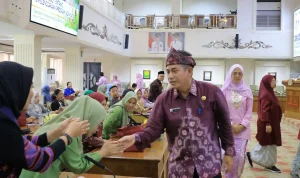 Asisten II Bidang Perekonomian dan Pembangunan Sekretariat Daerah (Setda) Kota Palembang, Isnaini Madani, membuka secara resmi Sosialisasi Peraturan Menteri Lingkungan Hidup Nomor 5 Tahun 2025 tentang Penyelenggaraan Program Adiwiyata. (MUSINEWS.ID/HAIRUDIN)