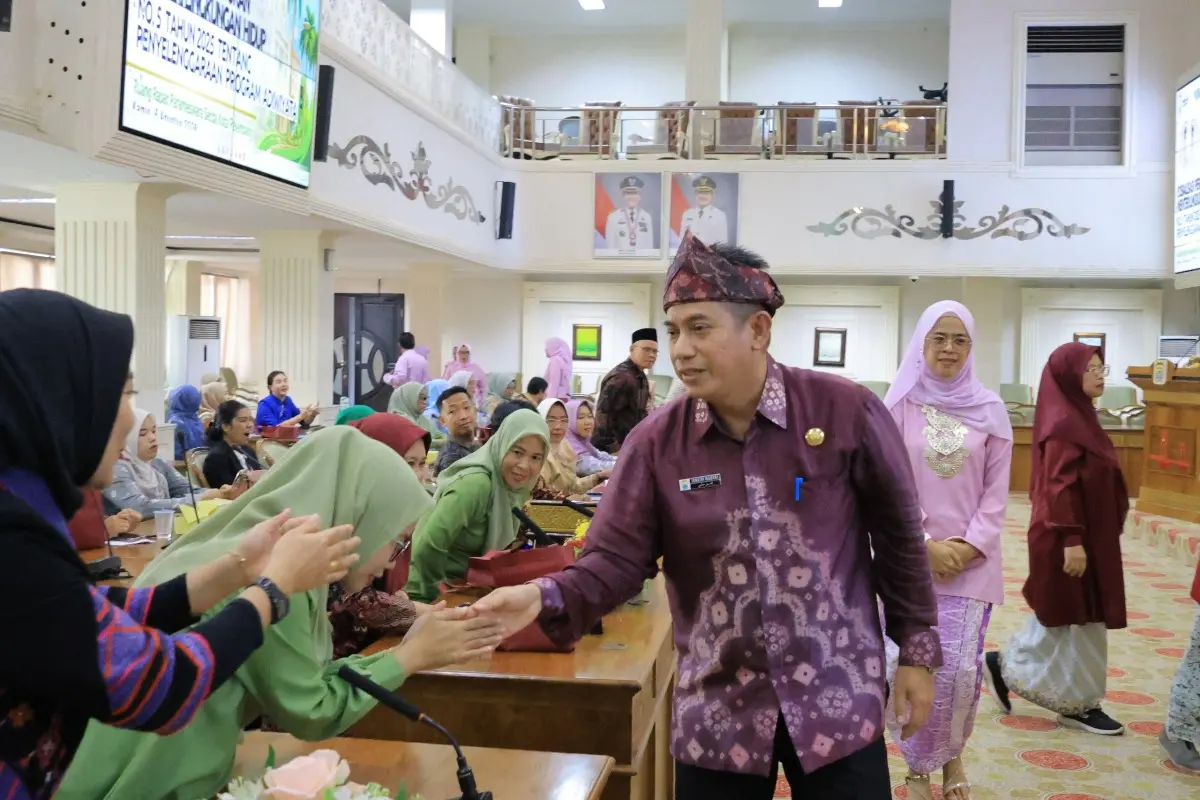 Asisten II Bidang Perekonomian dan Pembangunan Sekretariat Daerah (Setda) Kota Palembang, Isnaini Madani, membuka secara resmi Sosialisasi Peraturan Menteri Lingkungan Hidup Nomor 5 Tahun 2025 tentang Penyelenggaraan Program Adiwiyata. (MUSINEWS.ID/HAIRUDIN)