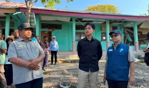 Wakil Presiden (Wapres) Republik Indonesia, Gibran Rakabuming Raka, melakukan peninjauan langsung ke SMAN 2 Sambi Rampas yang terletak di Kabupaten Manggarai Timur, Nusa Tenggara Timur (NTT), pada hari Jum'at, tanggal 21 Agustus 2026. (foto : Biro PMI Setwapres)