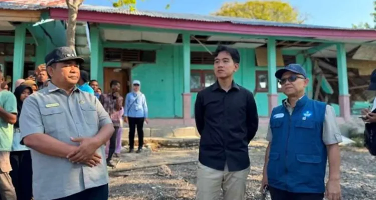 Wakil Presiden (Wapres) Republik Indonesia, Gibran Rakabuming Raka, melakukan peninjauan langsung ke SMAN 2 Sambi Rampas yang terletak di Kabupaten Manggarai Timur, Nusa Tenggara Timur (NTT), pada hari Jum'at, tanggal 21 Agustus 2026. (foto : Biro PMI Setwapres)