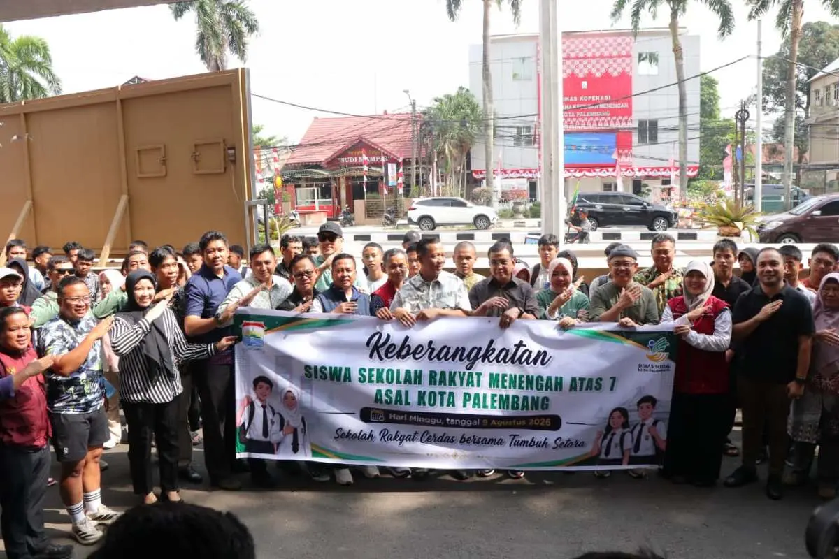 Pemerintah Kota (Pemkot) Palembang secara resmi melepas keberangkatan 60 peserta didik Sekolah Rakyat Menengah Atas (SRMA) 7 Palembang menuju Sekolah Rakyat Terintegrasi 01 Kabupaten Ogan Komering Ilir. (MUSINEWS.ID/HAIRUDIN)