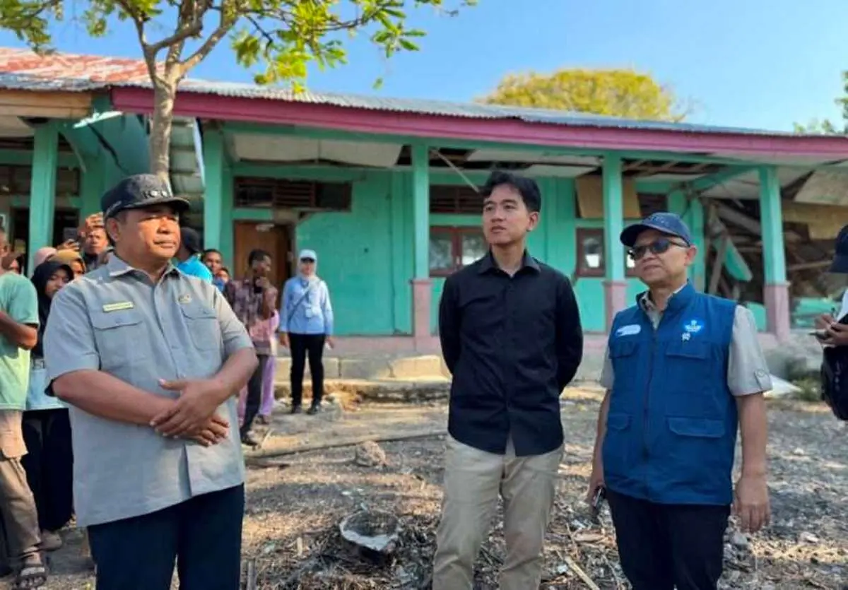 Wakil Presiden (Wapres) Republik Indonesia, Gibran Rakabuming Raka, melakukan peninjauan langsung ke SMAN 2 Sambi Rampas yang terletak di Kabupaten Manggarai Timur, Nusa Tenggara Timur (NTT), pada hari Jum'at, tanggal 21 Agustus 2026. (foto : Biro PMI Setwapres)