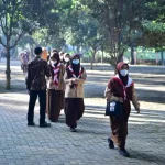 Kementerian Pendidikan Dasar dan Menengah (Kemendikdasmen) Republik Indonesia mengimbau seluruh warga sekolah untuk mengutamakan keselamatan dan kesehatan dalam menghadapi dampak erupsi Gunung Anak Krakatau.. (FOTO: MUSINEWS.ID/KEMENDIKDASMEN.GO.ID)