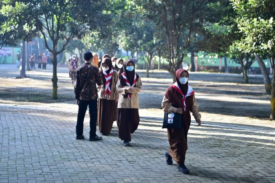 Kementerian Pendidikan Dasar dan Menengah (Kemendikdasmen) Republik Indonesia mengimbau seluruh warga sekolah untuk mengutamakan keselamatan dan kesehatan dalam menghadapi dampak erupsi Gunung Anak Krakatau.. (FOTO: MUSINEWS.ID/KEMENDIKDASMEN.GO.ID)