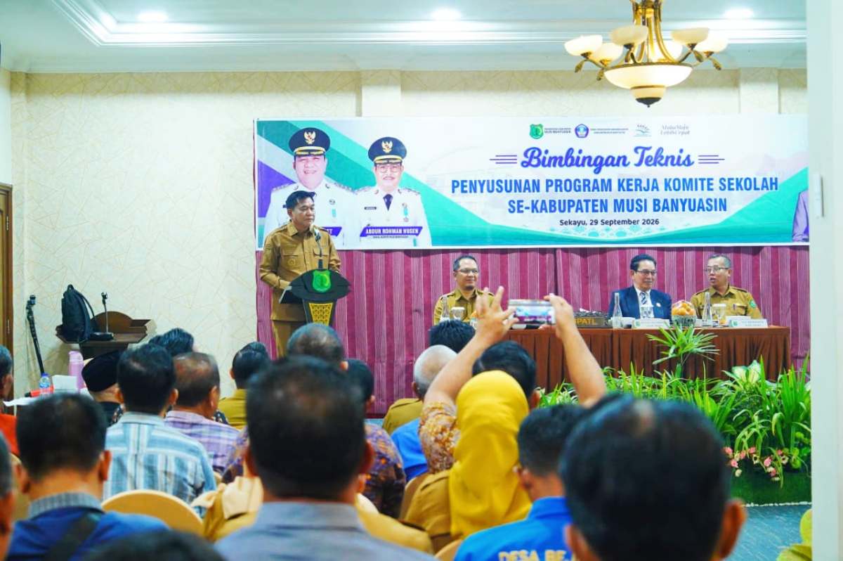 Bupati Kabupaten Musi Banyuasin (Muba), Toha Tohet, secara resmi membuka kegiatan Bimbingan Teknis (Bimtek) Penyusunan Program Kerja Komite Sekolah se Kabupaten Muba yang diselenggarakan di Hotel Grand Ranggonang Sekayu, Selasa, 29 September 2026. (MUSINEWS.ID/TRI)