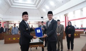 Bupati Ogan Ilir Panca Wijaya Akbar S.H., M. Si., M.I.Kom., Menghadiri Rapat Paripurna DPRD Kabupaten Ogan Ilir Pembicaraan Tingkat Kedua, Senin, 8 Juni 2026 Bertempat di Gedung Rapat Paripurna DPRD Tanjung Senai. Bupati Ogan Ilir Panca Wijaya Akbar S.H., M. Si., M.I.Kom., Menghadiri Rapat Paripurna DPRD Kabupaten Ogan Ilir Pembicaraan Tingkat Kedua, Senin, 8 Juni 2026 Bertempat di Gedung Rapat Paripurna DPRD Tanjung Senai.