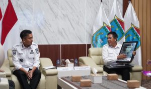 Bupati Ogan Ilir, Panca Wijaya Akbar, didampingi sejumlah Kepala Perangkat Daerah terkait, menerima dan menyambut baik audiensi dari berbagai instansi dan organisasi yang berlangsung di Ruang Audiensi Bupati, Kawasan Perkantoran Terpadu (KPT) Tanjung Senai, Indralaya, Selasa (3/6/2026). Bupati Ogan Ilir, Panca Wijaya Akbar, didampingi sejumlah Kepala Perangkat Daerah terkait, menerima dan menyambut baik audiensi dari berbagai instansi dan organisasi yang berlangsung di Ruang Audiensi Bupati, Kawasan Perkantoran Terpadu (KPT) Tanjung Senai, Indralaya, Selasa (3/6/2026).
