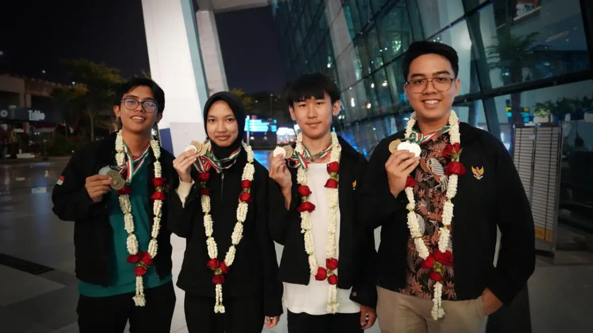 Tim pelajar Indonesia berhasil memborong total 12 medali, terdiri dari satu medali emas, empat medali perak, dan tujuh medali perunggu, serta tiga penghargaan Young Reporters Initiative (YoRI), pada ajang International Earth Science Olympiad (IESO) ke-19. (FOTO : MUSINEWS.ID/KEMENDIKDASMEN.GO.ID)