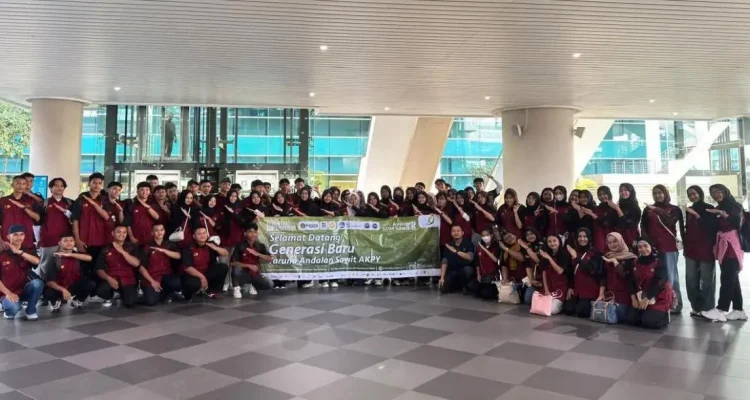 Sebanyak 11 pemuda-pemudi terbaik asal Kabupaten Muba bersama 76 generasi muda Sumatra Selatan (Sumsel), resmi diberangkatkan menuju Yogyakarta untuk menempuh pendidikan vokasi Ahli Sawit melalui program Beasiswa Penuh SDMP-BPDP. (MUSINEWS.ID/TRI)