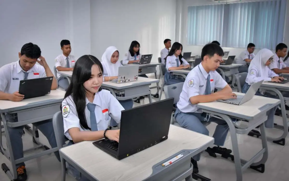 Kementerian Pendidikan Dasar dan Menengah (Kemendikdasmen) Republik Indonesia menggelar sosialisasi melalui Webinar Sapa Pendidikan, terkait pelaksanaan pendaftaran Tes Kemampuan Akademik (TKA) untuk jenjang SMA, MA, SMK, dan sederajat tahun 2026. (foto : kemendikdasmen.go.id)