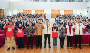 Kepala Kanwil DJP Sumsel dan Kep. Babel, Retno Sri Sulistyani, hadir secara langsung di SMP Maitreyawira Palembang untuk menyapa para siswa sekaligus memaparkan materi dasar mengenai Anggaran Pendapatan dan Belanja Negara. (MUSINEWS.ID/TRI) Kepala Kanwil DJP Sumsel dan Kep. Babel, Retno Sri Sulistyani, hadir secara langsung di SMP Maitreyawira Palembang untuk menyapa para siswa sekaligus memaparkan materi dasar mengenai Anggaran Pendapatan dan Belanja Negara. (MUSINEWS.ID/TRI)