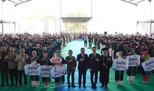 Bupati Kabupaten OKI, H. Muchendi Mahzareki, saat menghadiri Sidang Senat Terbuka Wisuda Angkatan XV Universitas Islam Ogan Komering Ilir (Uniski) Kayuagung, Kamis, 17 September 2029. (MUSINEWS.ID/HAIRUDIN)