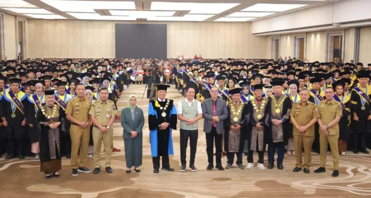 Universitas PGRI Palembang menggelar Sidang Senat Terbuka dalam rangka Wisuda ke-67 di Hotel Wyndham Jakabaring, Selasa, 29 September 2026. (MUSINEWS.ID/TRI)