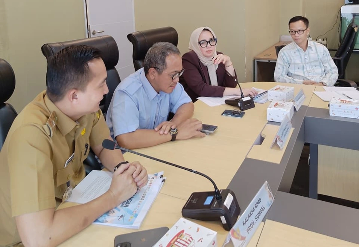 Eva Susanti saat melakukan kunjungan reses ke Kantor Badan Penanggulangan Bencana Daerah (BPBD) Provinsi Sumatera Selatan, Senin (26/10/2026).