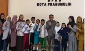 Para atlet renang Kota Prabumulih melakukan kunjungan silaturahmi ke Kantor DPRD Prabumulih, Rabu (29/4/2026). Para atlet renang Kota Prabumulih melakukan kunjungan silaturahmi ke Kantor DPRD Prabumulih, Rabu (29/4/2026).