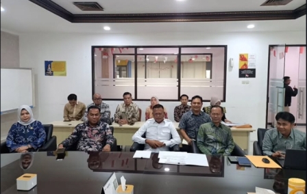 H. Deni Victoria, S.H., M.Si., bersama Wakil Ketua DPRD Aryono, S.T., mendampingi Wali Kota Prabumulih H. Arlan beserta jajaran Pemerintah Kota Prabumulih melakukan konsultasi dengan pihak Direktorat Jenderal Perimbangan Keuangan (DJPK) Kementerian Keuangan Republik Indonesia di Jakarta, Kamis (6/8/2026).