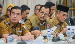 Wakil Bupati Muba, Abdur Rohman Husen, saat mengikuti Rapat Terbatas bersama Presiden Republik Indonesia secara daring dari Griya Agung Palembang, Senin, 12 Oktober 2026. (MUSINEWS.ID/TRI)