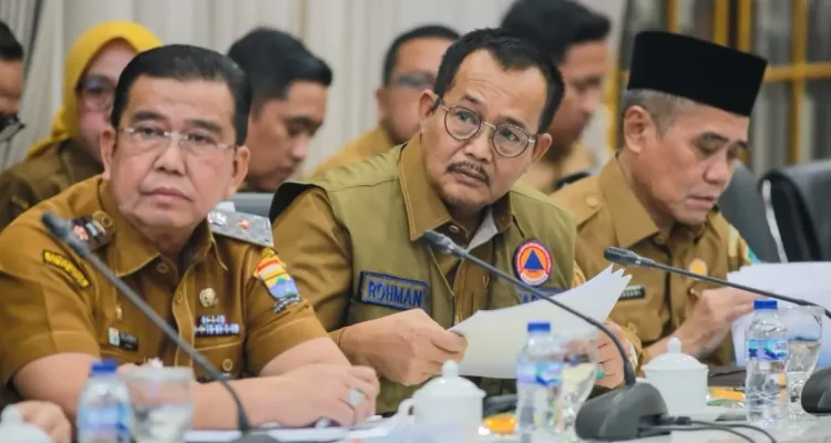 Wakil Bupati Muba, Abdur Rohman Husen, saat mengikuti Rapat Terbatas bersama Presiden Republik Indonesia secara daring dari Griya Agung Palembang, Senin, 12 Oktober 2026. (MUSINEWS.ID/TRI)