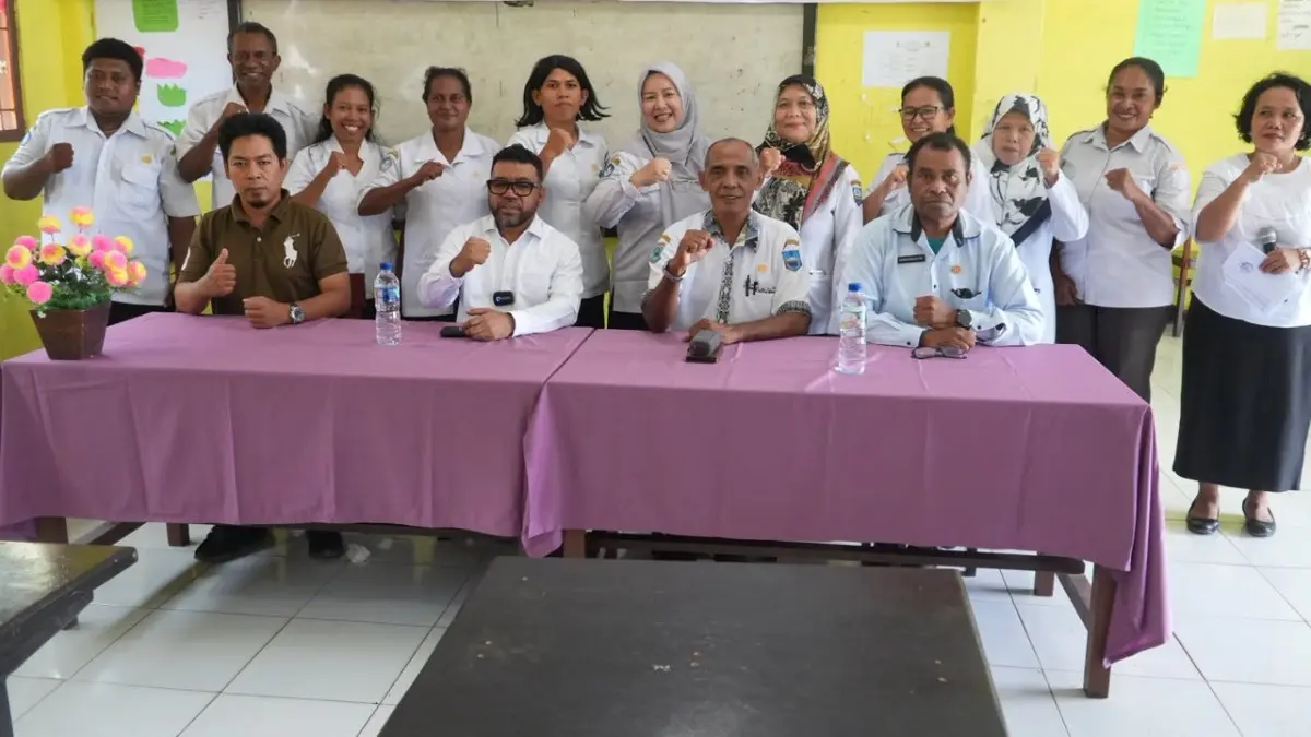Anggota Dewan Perwakilan Daerah (DPD) Republik Indonesia (RI) Daerah Pemilihan (Dapil) Papua Barat, Dr. Filep Wamafma, menggelar kunjungan reses di SMP Negeri 10 Manokwari pada Rabu, 21 Oktober 2026. (MUSINEWS.ID/HAIRUDIN)