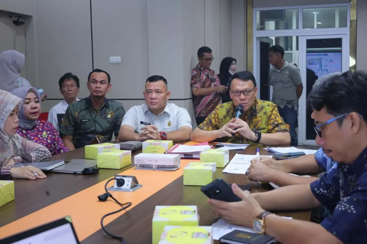 Rapat Sosialisasi Rencana Drainase untuk penerbitan site plan atas nama PT Optimis Sebiduk Semare dan PT Ciputra Askara Gemilang. Pertemuan berlangsung di Ruang Rapat Dinas Pekerjaan Umum dan Penataan Ruang (PUPR) Kota Palembang pada Kamis, 22 Oktober 2026. (MUSINEWS.ID/TRI)