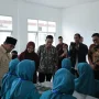 Wakil Wali Kota Palembang, Prima Salam, bersama Asisten II Sekretariat Daerah (Setda) Kota Palembang, Isnaini Madani, meninjau hasil penyelesaian renovasi gedung sekolah dan fasilitas pembelajaran di SMP Islam Sopiah, Sabtu, 17 Oktober 2026. (MUSINEWS.ID/HAIRUDIN)