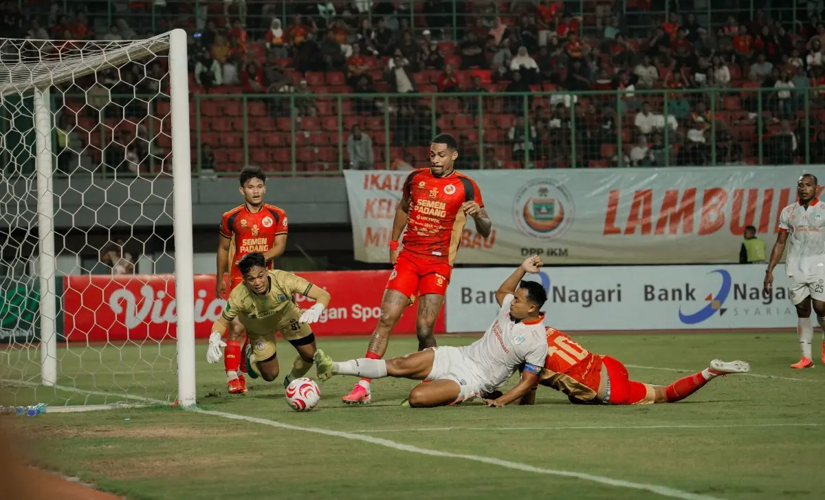 Berduel di Stadion Patriot Candrabhaga, Bekasi, Jumat,, 30 Oktober 2026, Sumsel United harus mengakui keunggulan Semen Padang FC dengan skor tipis 0-1 di hadapan 4.441 penonton. (FOTO: INSTAGRAM SEMEN PADANG FC)